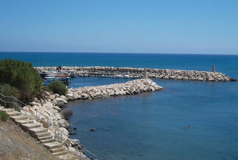 Pomos